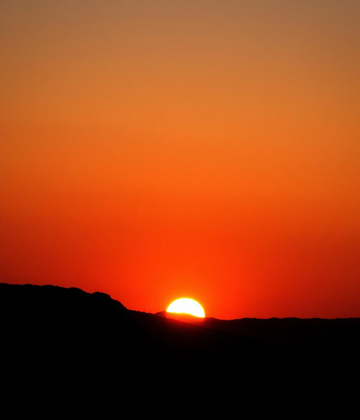 Pôr do sol sobre a serra